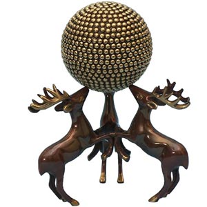 The three reindeers with a beaded ball