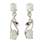 silver-earring-moonstone-garnet